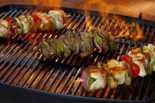 娱乐吃瓜酱有人在吃烧烤,吃瓜群众围观美食狂欢